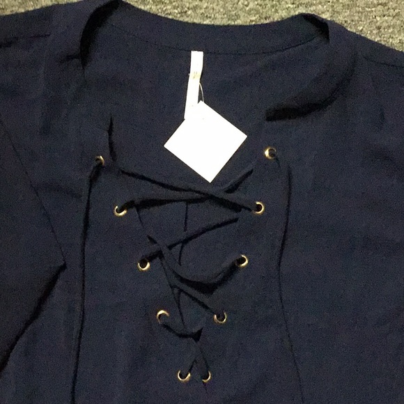 Hanging out with girls blouse - Picture 3 of 4